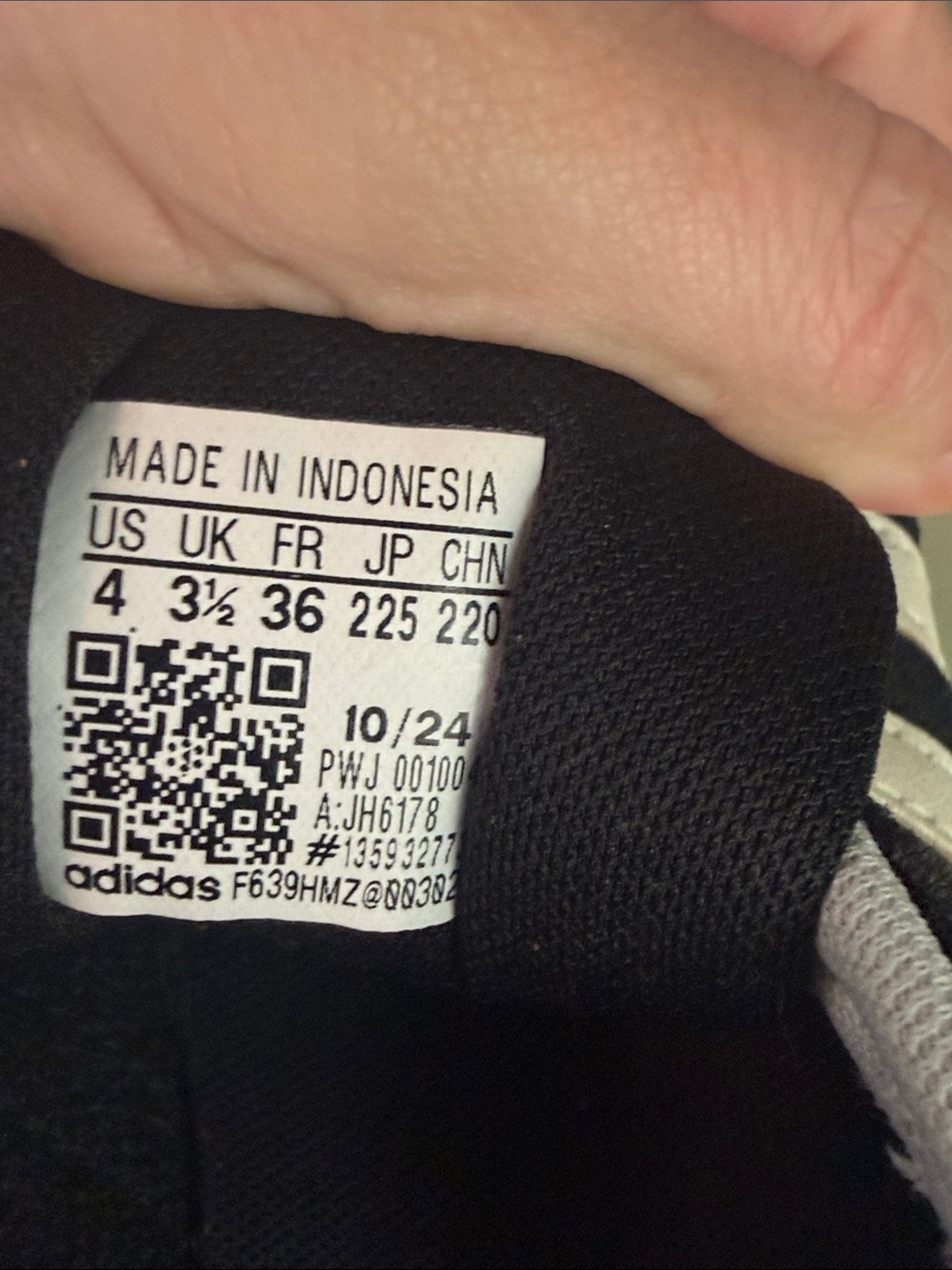 adidas Black Sneakers Dress up or down. GREAT CONDITION - Picture 6 of 6